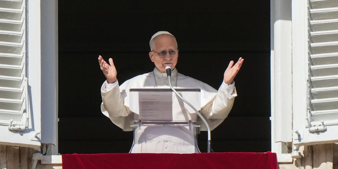 Vatikanas pristatė dirbtinio intelekto vertėją: ar kunigai netrukus pamokslus sakys per programėlę?