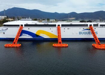 Be lašo degalų: didžiausias baterijomis varomas laivas pradėjo bandymus