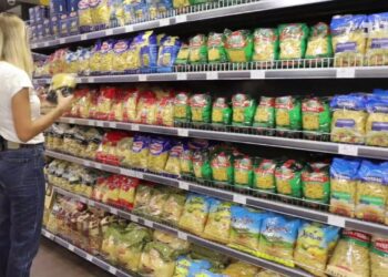 Visą gyvenimą makaronus virėte neteisingai: viena taisyklė, kad jie niekada nesuliptų