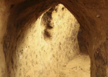 Vokietijoje šokiruojantis atradimas: viduramžių tunelis slypėjo neolito kapinėse po žeme