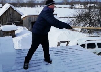 Per 5 minutes pasigamintas įrankis gali pagreitinti stogo valymą