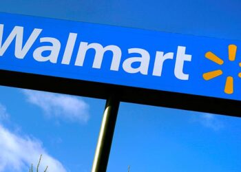 Taupantys pirkėjai iškėlė „Walmart“ į 1 trilijono vertės klubą