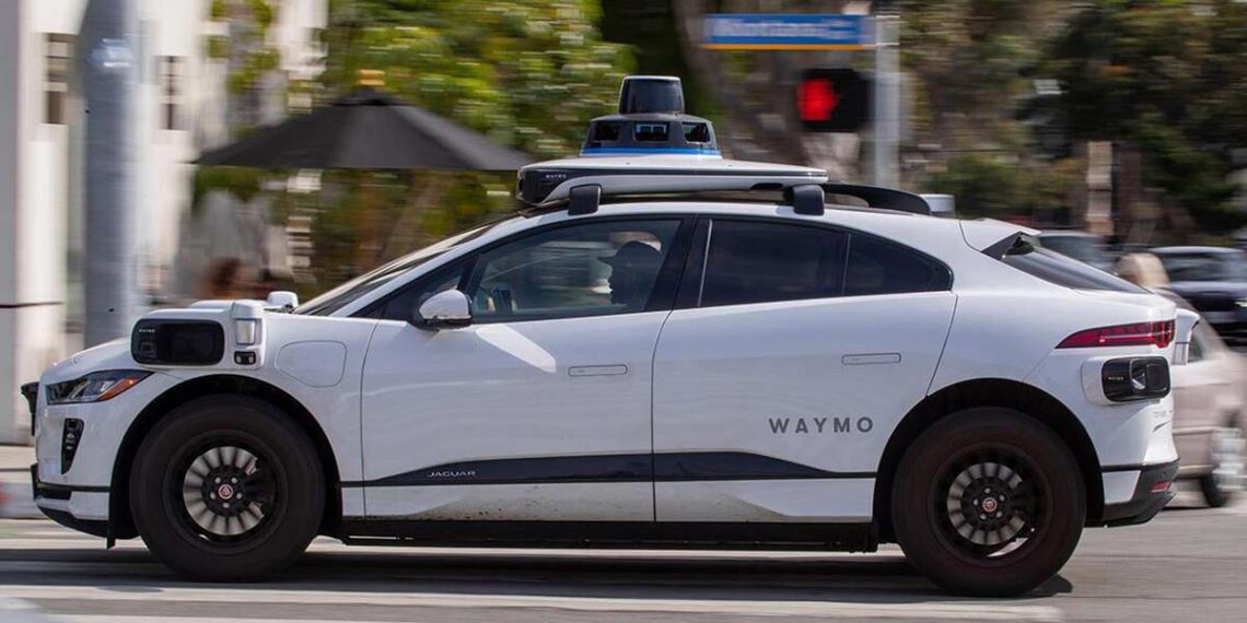 „Waymo“ planuoja 16 mlrd. finansavimą – bendrovės vertė gali pasiekti 110 mlrd.
