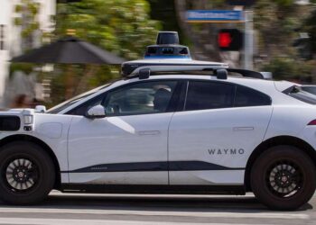 „Waymo“ planuoja 16 mlrd. finansavimą – bendrovės vertė gali pasiekti 110 mlrd.