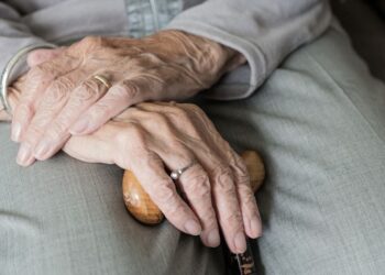 Šokiruojanti byla JK: 80-metė nuteista už prieš 40 metų įvykdytą nepilnamečio išnaudojimą