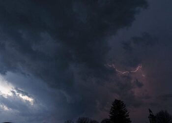 Milžiniški tornadai artėja prie JAV vidurio: pavojuje – dešimtys milijonų gyventojų