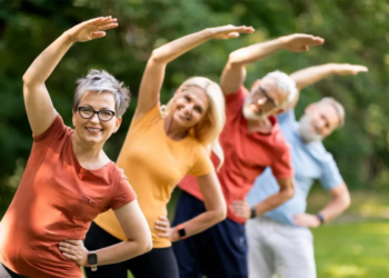 Paprasti pusiausvyros pratimai po 50 metų gali pagerinti kasdienę savijautą