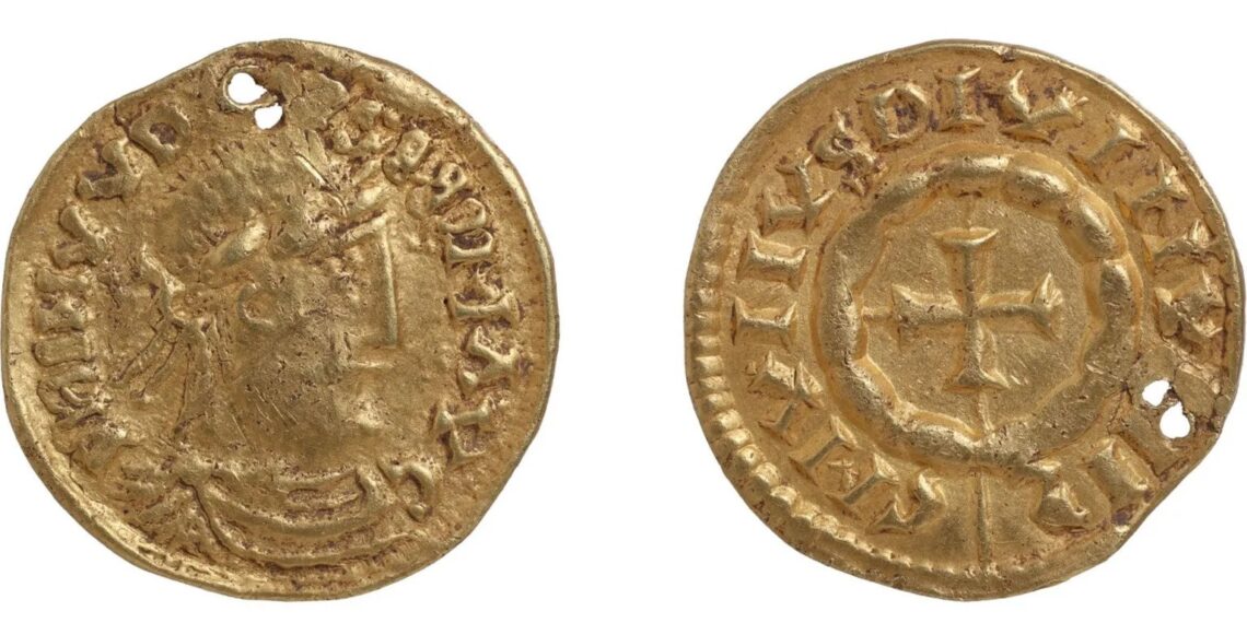 Netikėtas radinys Norfolke: auksinis lobis atskleidė naujų detalių apie vikingus