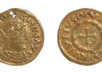 Netikėtas radinys Norfolke: auksinis lobis atskleidė naujų detalių apie vikingus