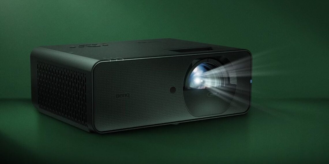Milžiniškas ekranas net ankštoje erdvėje: BenQ parodė naujus projektorius