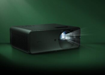 Milžiniškas ekranas net ankštoje erdvėje: BenQ parodė naujus projektorius