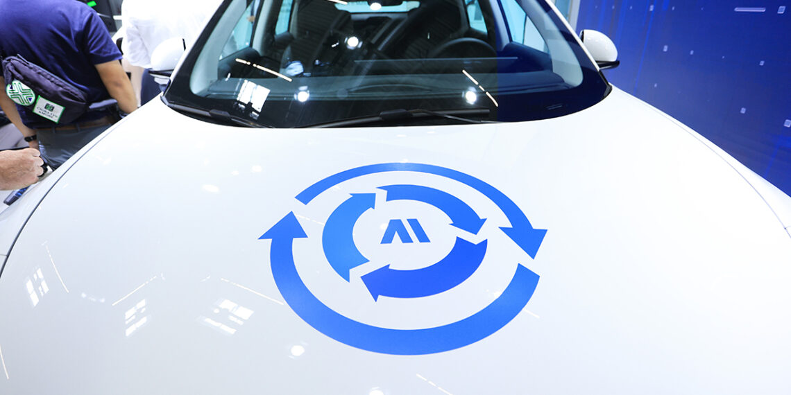 Dirbtinio intelekto milžinė „Momenta“ žengia į Honkongo biržą: ar tai pakeis rinką?