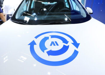 Dirbtinio intelekto milžinė „Momenta“ žengia į Honkongo biržą: ar tai pakeis rinką?