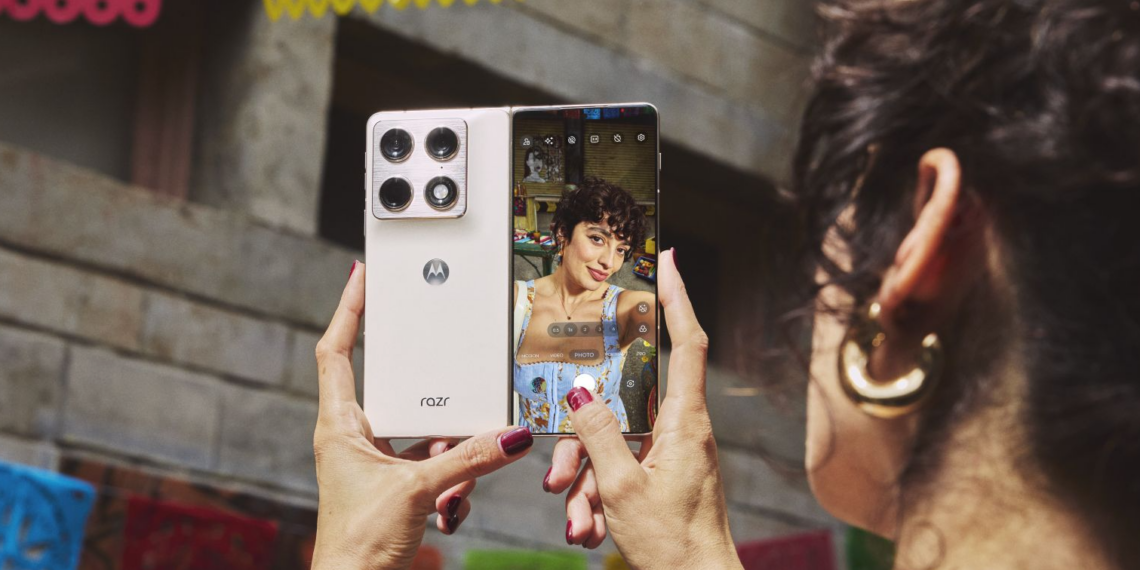 Naujas rekordas: „Motorola Razr“ sulankstomo telefono kamera gavo 164 balus „DXOMARK“ teste