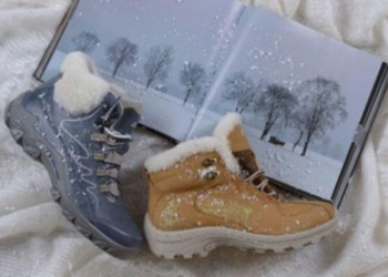 Ekspertė įspėja: 9 iš 10 žmonių daro šią klaidą laikydami žieminius batus vasarą