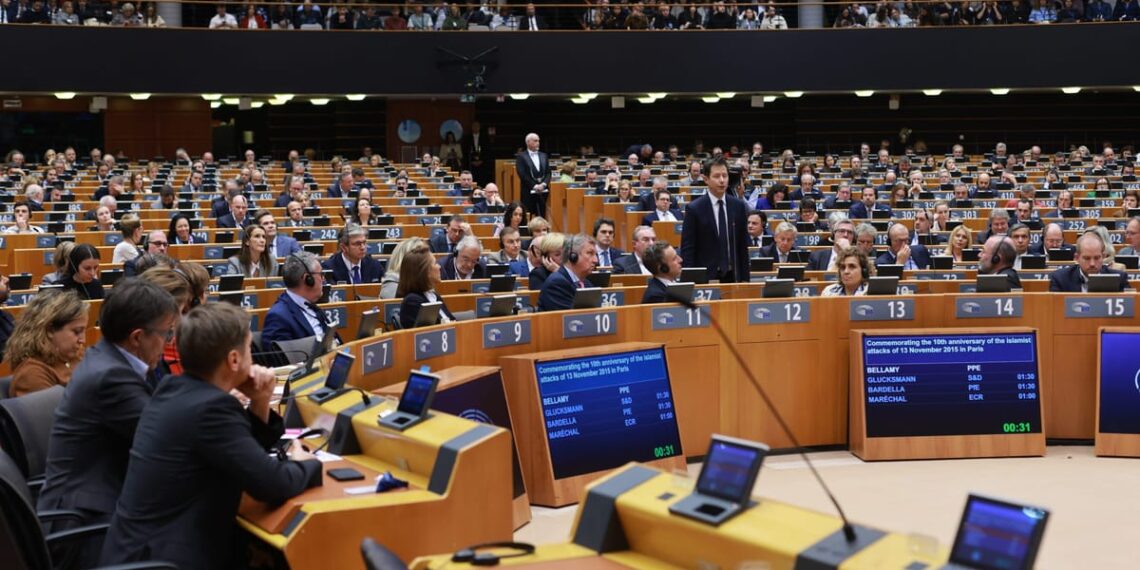 ES griežtina migracijos politiką: svarstomi masiniai migrantų išsiuntimai