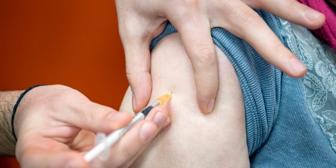 Slapta ES taktika: vakcinų derybininkų pavardės slėptos dėl netikėtos priežasties