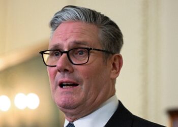 Europa kritikuoja Jungtinių Valstijų smūgius Iranui: lyderiai ragina mažinti įtampą