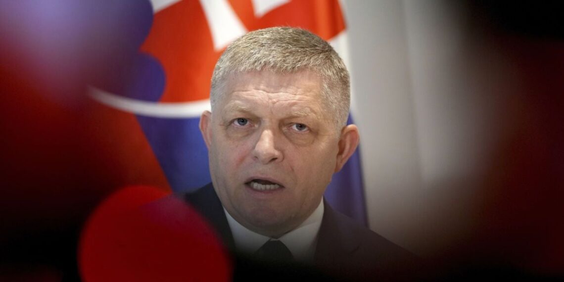 Fico kaltina Zelenskį šantažu: įspėja apie galimą 90 mlrd. eurų ES paramos stabdymą