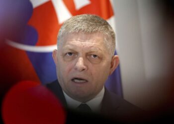 Fico kaltina Zelenskį šantažu: įspėja apie galimą 90 mlrd. eurų ES paramos stabdymą