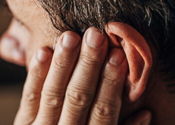 Kodėl atsiranda spengimas ausyse? Tyrimas atskleidė netikėtą ryšį su svarbia organizmo funkcija