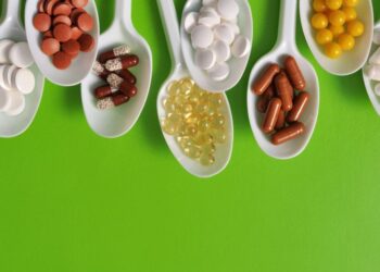 Gydytojai įspėja: kai kurie „detoksikacijos“ papildai gali pakenkti kepenims ir inkstams