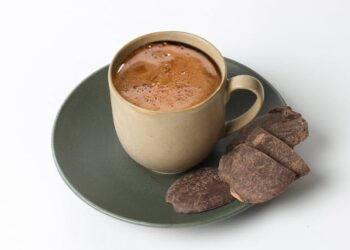 Gydytojai nustebinti: šis rytinis gėrimas be kavos ramina nervus ir saugo širdį