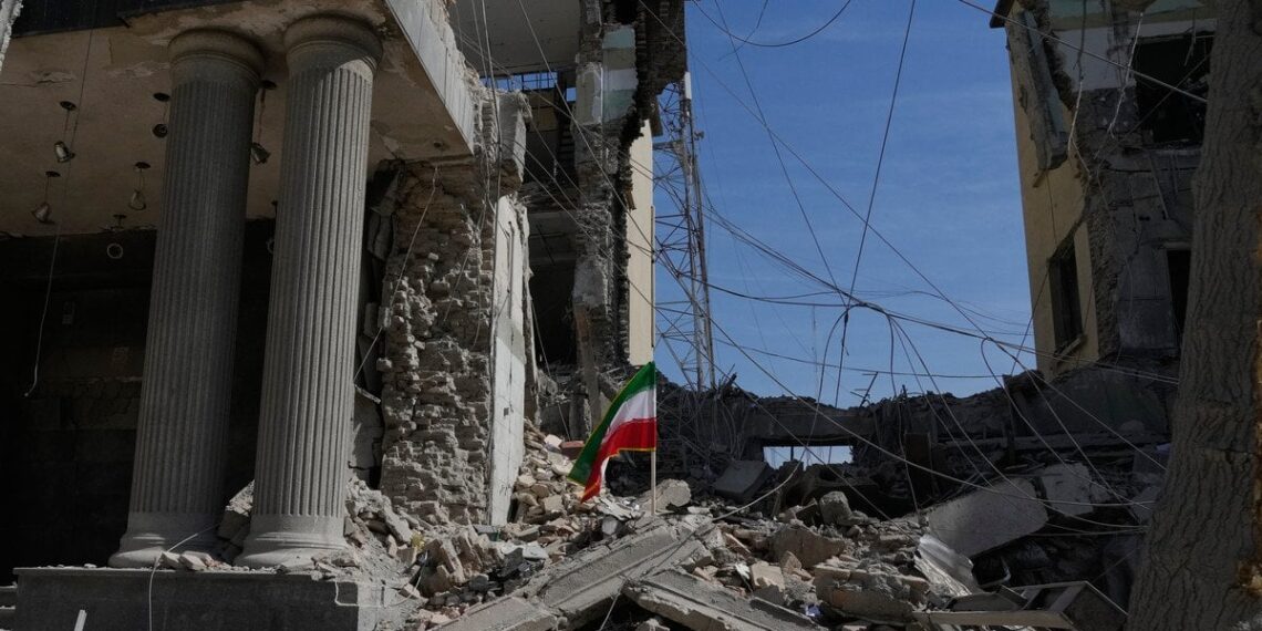 Iranas meta ultimatumą JAV: Teheranas atmeta derybas ir grasina karu