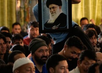 Iranas paskelbė 40 dienų gedulą po Khamenei mirties: žuvo ir jo artimieji
