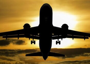 Bėga nuo Irano raketų: turtingieji už skrydį į Europą moka iki 300 tūkstančių