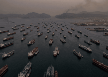 Naftos kainos šauna į viršų: Iranui uždarius Ormūzo sąsiaurį pasauliui gresia kuro šokas