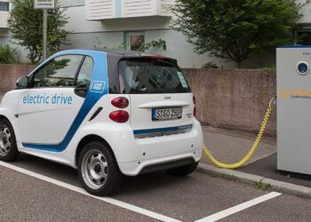 Bevielis elektromobilių krovimas – ar proveržis jau čia? Japonai žengė svarbų žingsnį