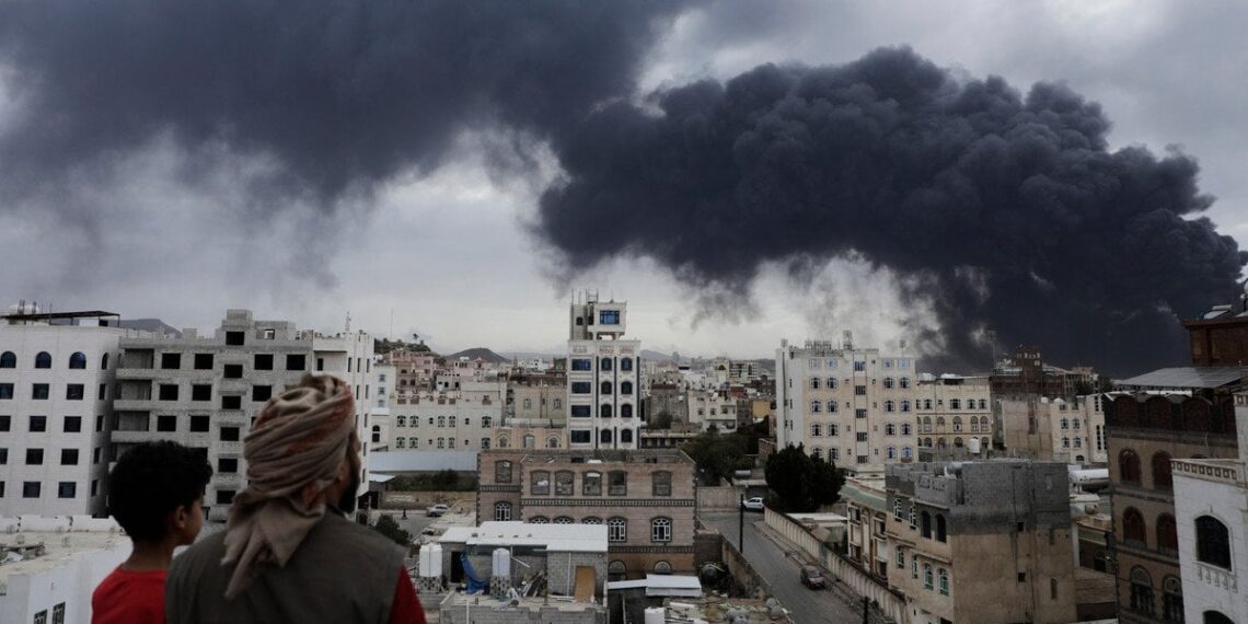 Jungtinės Valstijos ir Izraelis intensyvina smūgius Iranui: raketų atsargos senka