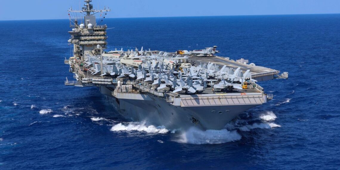 Iranas spaudžia JAV karo laivyną: du lėktuvnešiai dirba ant išsekimo ribos