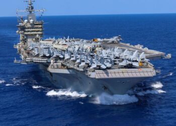 Iranas spaudžia JAV karo laivyną: du lėktuvnešiai dirba ant išsekimo ribos