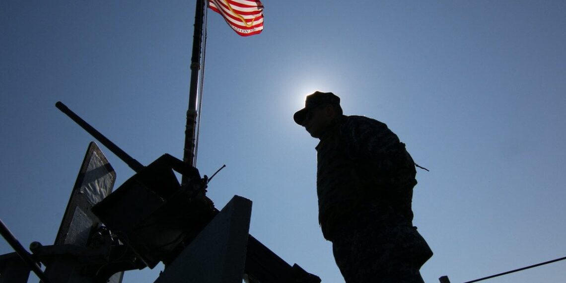 JAV ruošia „didžiąją bangą“: per artimiausią parą – masiniai smūgiai Iranui ir auganti karo grėsmė