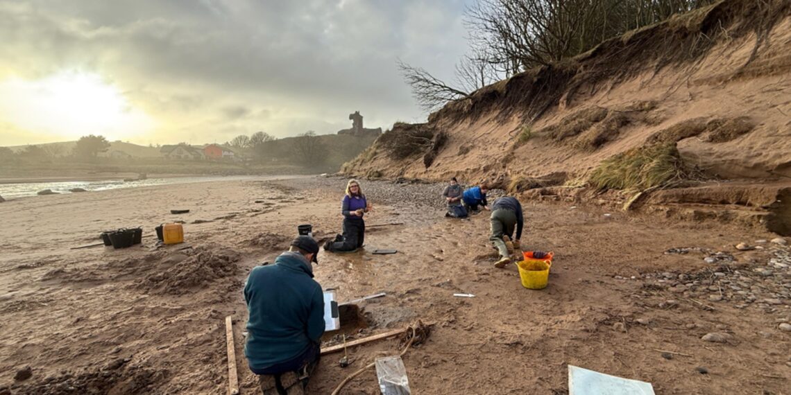 Netikėtas reginys pakrantėje: jūra trumpam atskleidė Romos imperijos laikų liekanas