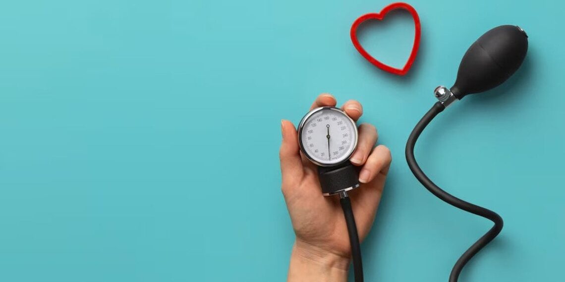 Kardiologas įspėja: 8 klastingos priežastys, dėl kurių kraujospūdis gali šokinėti kasdien
