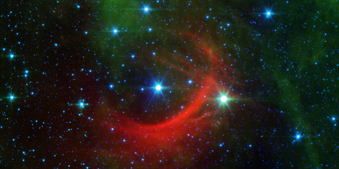 Keturių kūnų chaosas kosmose: astronomai aptiko neįprastai tankią žvaigždžių sistemą