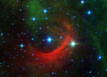 Keturių kūnų chaosas kosmose: astronomai aptiko neįprastai tankią žvaigždžių sistemą