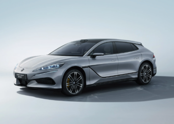 BYD pristatė elektromobilį su 1036 km rida – ar tai naujas rekordas?