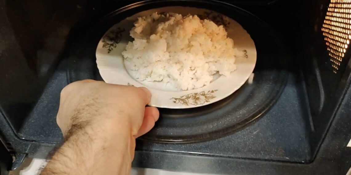 Kodėl verta į ryžius mikrobangėje įdėti ledo? Rezultatas gali nustebinti