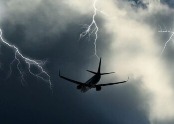 Lenkija netikėtai riboja skrydžius šalies rytuose: kas vyksta iš tikrųjų?