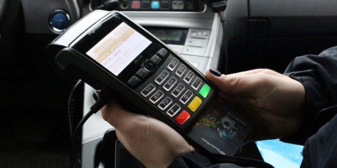 Lenkijoje keičiasi kelių eismo taisyklės: už greitį atims teises, vairuoti galės ir 17-mečiai