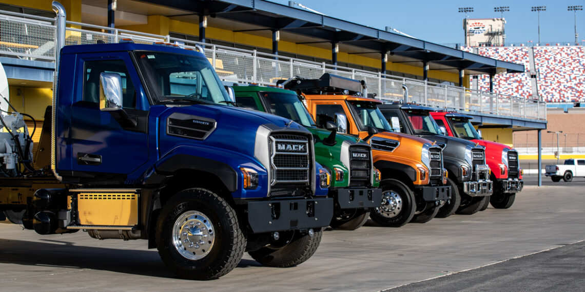 „Mack“ pristatė atnaujintą „Granite“: sunkvežimių rinkoje žada tikrą proveržį