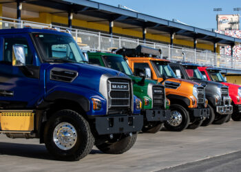 „Mack“ pristatė atnaujintą „Granite“: sunkvežimių rinkoje žada tikrą proveržį