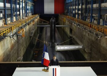 Makronas imasi naujos branduolinės iniciatyvos: Paryžiaus sprendimas gali pakeisti Europos saugumo architektūrą