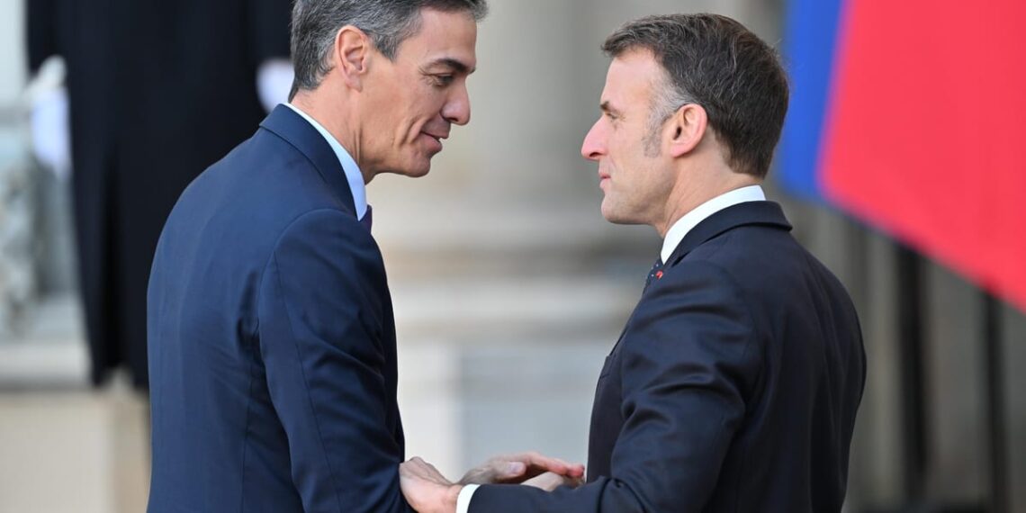 Makronas ir Sančesas vienijasi: meta iššūkį Trumpo įtakai Europoje