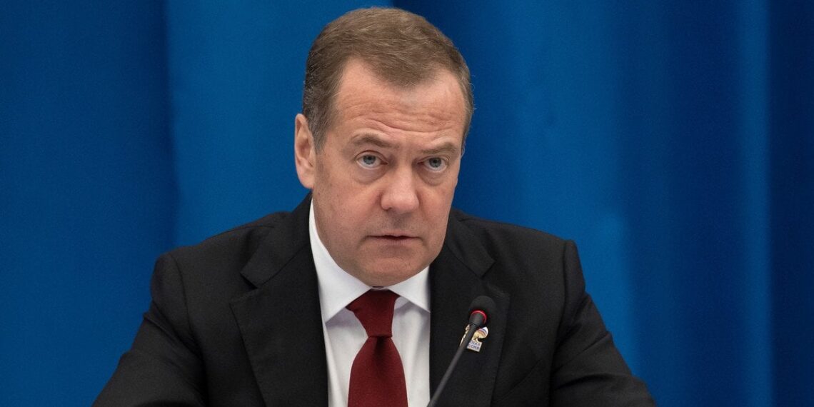 Medvedevas vėl grasina branduoliniu armagedonu: aiškėja, kodėl Kremlius nenori taikos