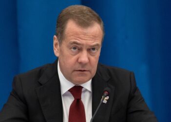 Medvedevas vėl grasina branduoliniu armagedonu: aiškėja, kodėl Kremlius nenori taikos